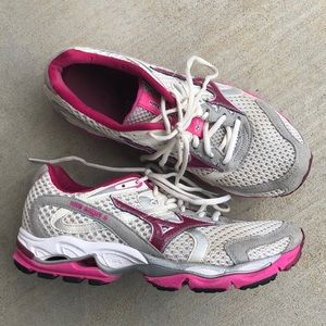 mizuno wave enigma 2